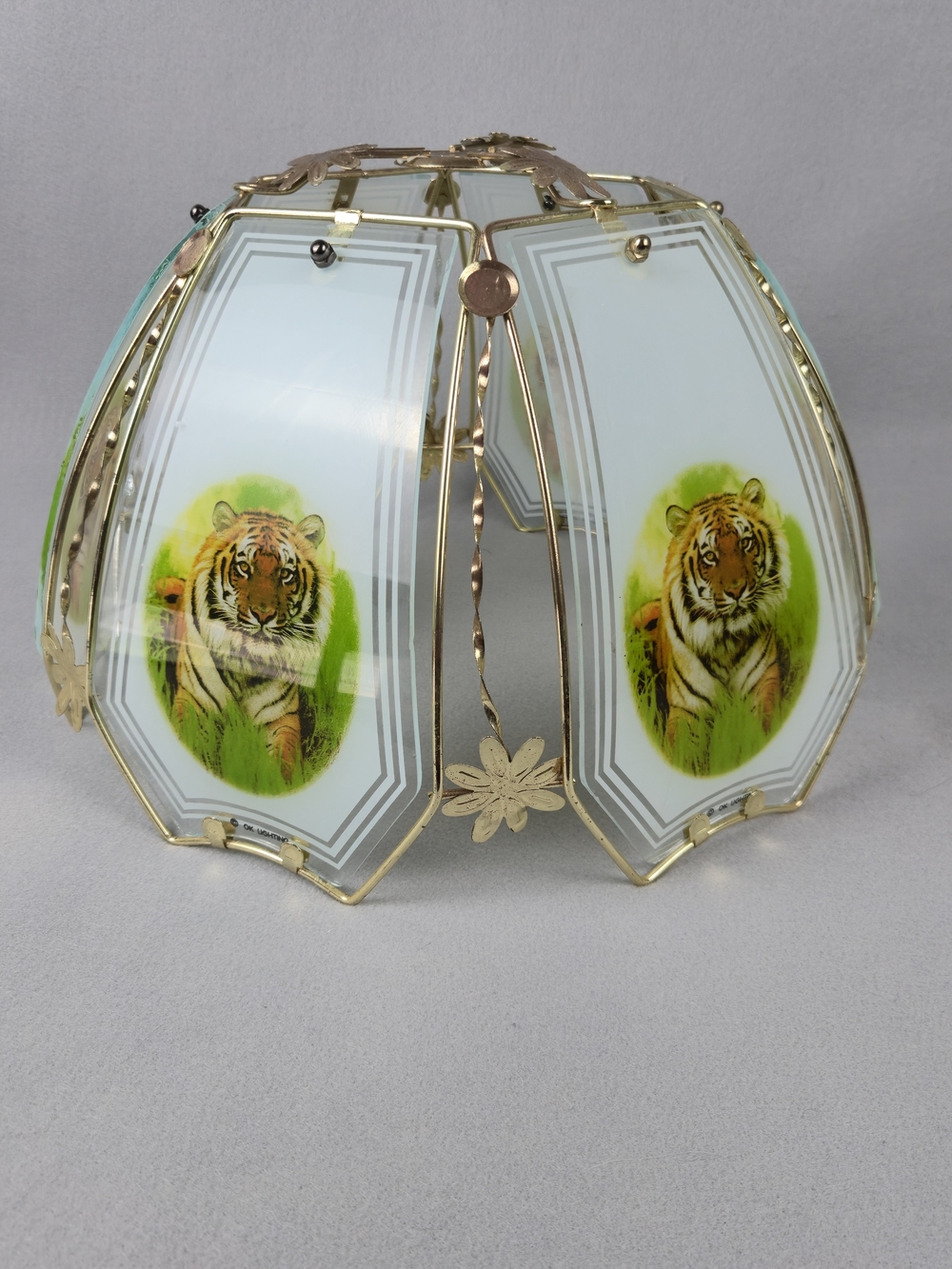 Vintage Tiger Motif Decorative Glass Lamp Shade - Gold Trim